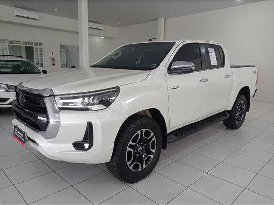 TOYOTA HILUX 2.8 D-4D TURBO DIESEL CD SRX 4X4 AUTOMÁTICO TOYOTA HILUX 2.8 D-4D TURBO DIESEL CD SRX 4X4 AUTOMÁTICO